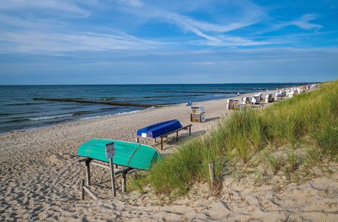 Graal-Müritz, Mecklenburg-Western Pomerania, Germany, Beach chairs on the sandy beach of the Baltic