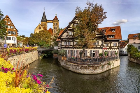 View from the Agnes Bridge to the Roßneckarkanal, half-timbered house with gastronomy and the
