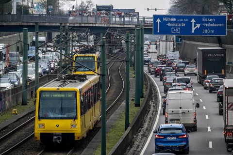 Traffic jam on the A40 motorway, in both directions, underground U18 in the middle lane, Friday,