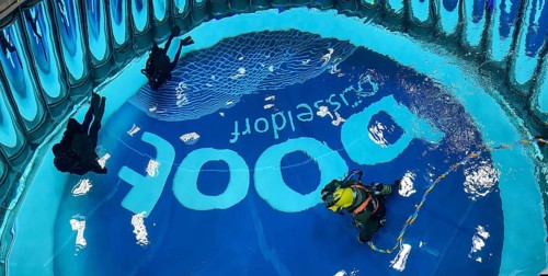 View from above into the diving tower of Messe boot Düsseldorf, on the left recreational diver, on