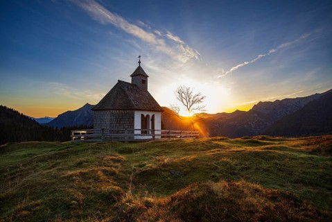 Sunrise on the Postalm with the Postalm chapel, Osterhorn group, Salzkammergut, Salzburg province,
