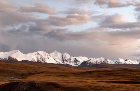 Glaciated and snow-capped mountains, dramatic landscape, high plateau, autumnal mountain landscape