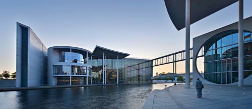The Marie-Elisabeth-Lüders-Haus and the Paul-Löbe-Haus on the banks of the Spree, functional