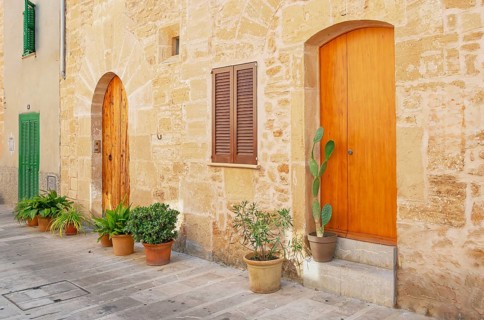 Old town street, Alcudia, Mallorca, Balearic Islands, Spain, Europe