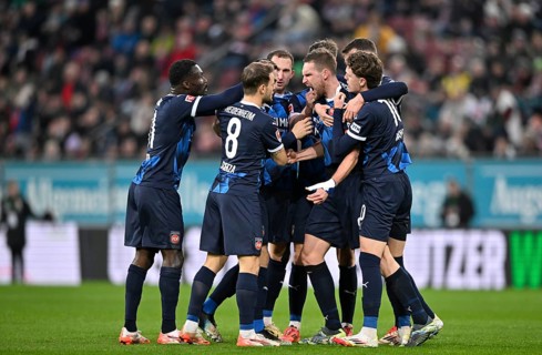 Goal celebration Patrick Mainka 1. FC Heidenheim 1846 FCH (06) Leo Scienza 1. FC Heidenheim 1846