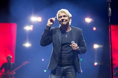 Matthias Reim live on ..und plötzlich bist du Kult! Tour in the Berlin Uber Arena on 29 December
