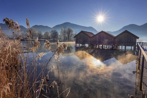 Boat huts, jetty, sunbeams, backlight, lake, morning light, fog, snow, winter, mountains, Lake