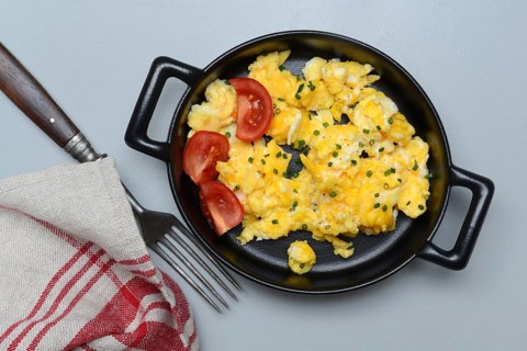 Scrambled eggs with tomatoes in a pan