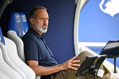 Coach Pellegrino Matarazzo TSG 1899 Hoffenheim, sitting on coach's bench, laptop, tablet, PreZero