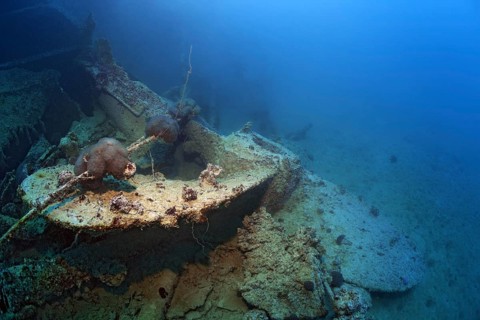 Replacement propeller, propeller, ship's propeller, on the seabed, British Loyalty, wreck, Addu