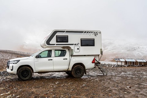 4x4 camper van, early snow, Hveradalir geothermal area, Kerlingarfjöll, Icelandic highlands,