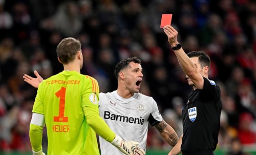 Referee Referee Harm Osmers shows goalkeeper Manuel Neuer FC Bayern Munich FCB (01) red card red