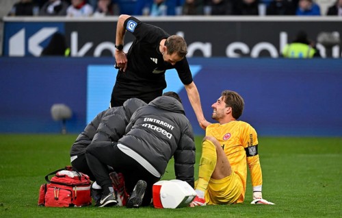Goalkeeper Kevin Trapp Eintracht Frankfurt SGE (01) injured Injury Referee Sascha Stegemann attends