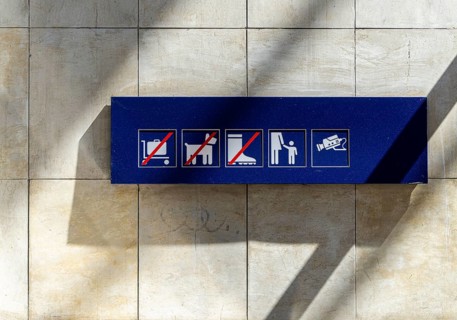 S-Bahn, blue signs on the platform, Berlin Ostbahnhof, Friedrichshain, Berlin, Germany, Europe