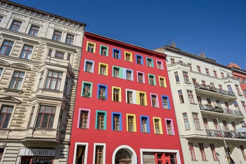 Colourful red apartment building, Zossener Straße, Kreuzberg, Friedrichshain-Kreuzberg, Berlin,