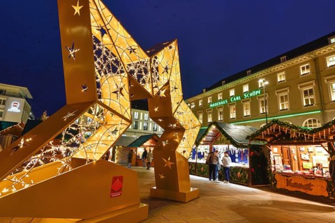 Big star at the Christmas market, blue hour, market place, Karlsruhe, Baden-Württemberg, Germany,
