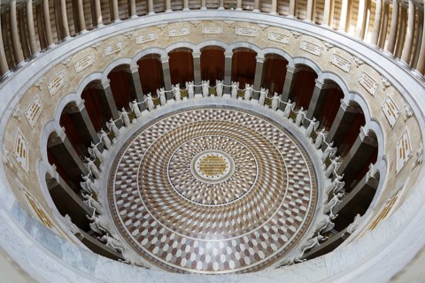 Interior, hall with a total of 34 angels, victory goddesses 3, 3 metres high, inscribed motto of