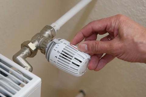 Mechanical slider of thermostat for heating is adjusted for limitation of heating power temperature