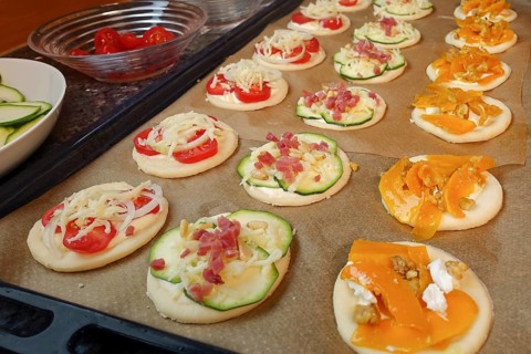 Swabian cuisine, preparation mini dinnete, also dennete, dinnede, dennetle, hearty, salty, yeast