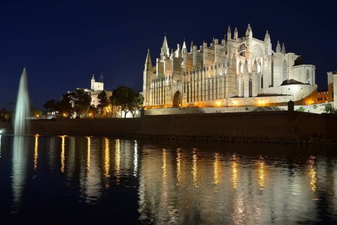La Seu Cathedral, Palma Cathedral, at dusk, Palma, Majorca, Balearic Islands, Spain, Europe
