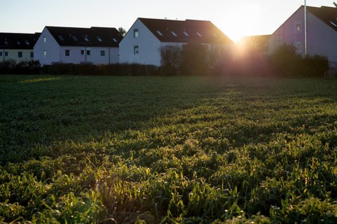 Apartment blocks, terraced houses, Steinhaldenfeld housing estate, vegetable field in front,