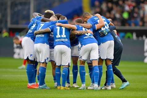 Teambuilding, circle of the team in front of the start of the match, TSG 1899 Hoffenheim, PreZero