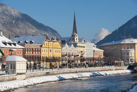 Promenade with river Traun, Bad Ischl, Salzkammergut, Upper Austria, Austria, Europe