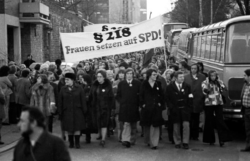 The woman's protests of the SPD, DGB and DKP against the abortion paragraph 218 on 26.2.1975 in
