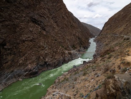 Yarlung Tsangpo River in mountain gorge, Brahmaputra, highlands of Tibet, China, Asia