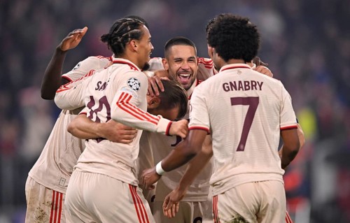 Goal celebration Harry Kane FC Bayern München FCB (09) Serge Gnabry FC Bayern München FCB (07)
