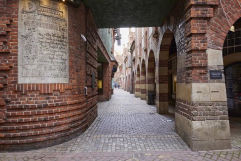 Sign for the artist Paula Modersohn-Becker and brick houses with arcades in the Böttcherstrasse in