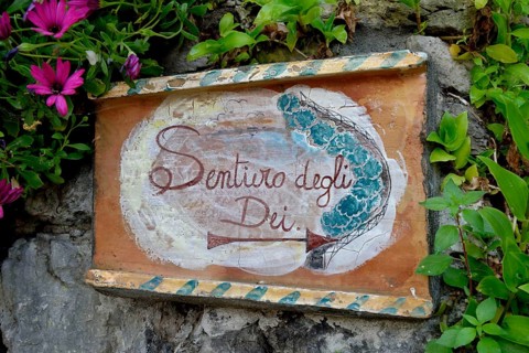 Sign post Sentiero degli dei, Way of the Gods, hiking trail in Nocelle, Amalfi Coast, Costiera