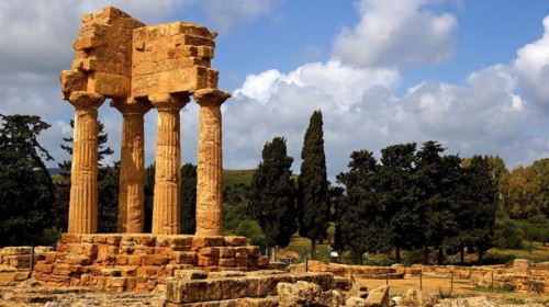 Columns, chapter, entablature, corner of a temple, temple of the Dioscuri, valley of the temples,