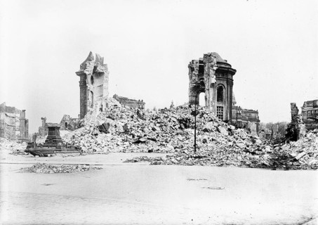 Rubble of the Dresden Frauenkirche by George Bähr, burnt out after the bombing raid of 13 February