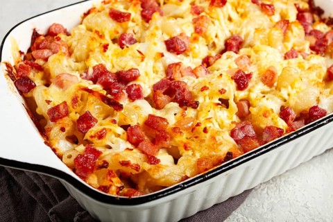 Macaroni with cheese and bacon, baked, homemade, no people