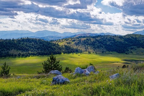 Hilly landscape in the Piano di Fugno hiking area in the Gran Sasso National Park, Parco Nazionale