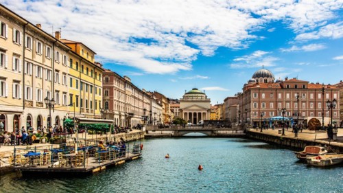 Commercial and residential houses of old families on the Grand Canal in the heart of Borgo