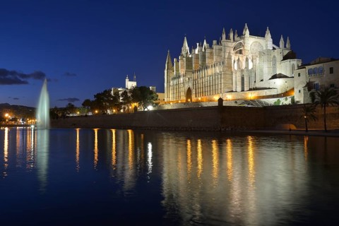 La Seu Cathedral, Palma Cathedral, at dusk, Palma, Majorca, Balearic Islands, Spain, Europe