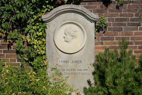 Emma Ihrer's grave, Socialist Memorial, Friedrichsfelde Central Cemetery, Gudrunstrasse,