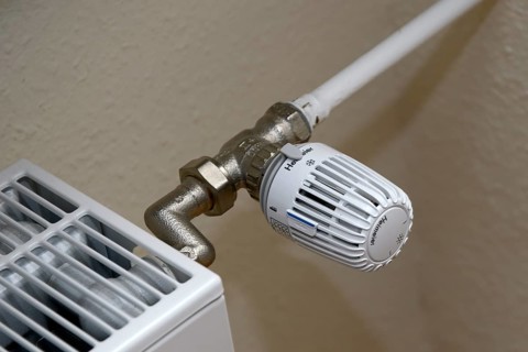 Thermostat of heating is switched off set to lowest frost-proof level, minimum setting of heating