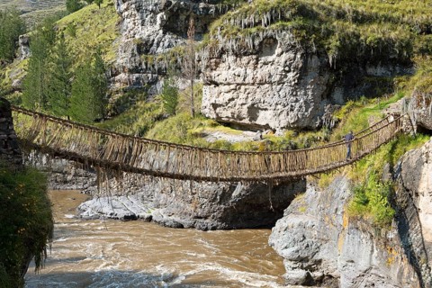 Inca rope bridge or suspension bridge Q'eswachaka over the Río Apurímac, Canas province, Peru,