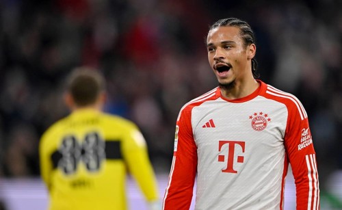 Leroy Sané FC Bayern Munich FCB (10) disappointed, goalkeeper Alexander Nübel VfB Stuttgart (33)