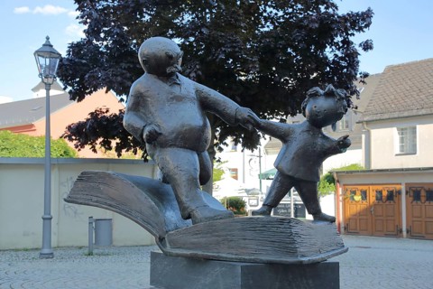 Sculpture Father and Son by Erik Seidel 1995, book, in, on, open, open, figures, two, bronze,