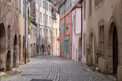 Alley in the historic old town, Dole, Jura department, Franche-Comté, France, Europe