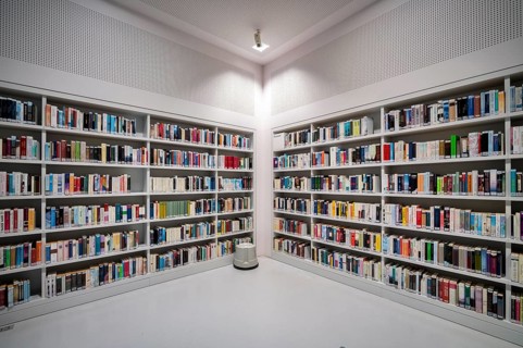 Interior photograph, bookshelf, books, city library, architect Eun Young Yi, Stuttgart,