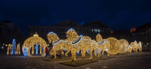 Golden horse figures, illuminated globe, cathedral square, world of lights, Magdeburg, most