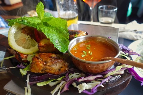 Indian cuisine, Indian duck with red cabbage, sauce, lemon slice, roasted, savoury, salty,
