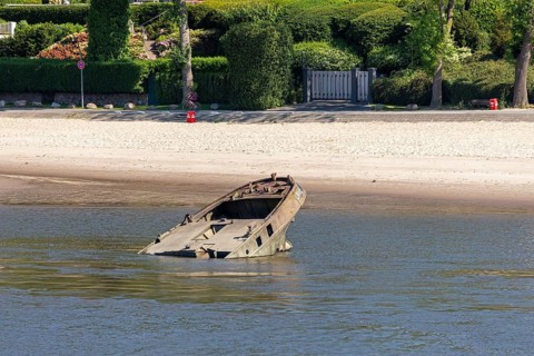 Beach, shipwreck MS Uwe, Falkensteiner Ufer, Elbe, Hamburg, Germany, Europe