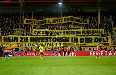 Banner, banner, poster, banner, fan action, protest against investors in the DFL German Football