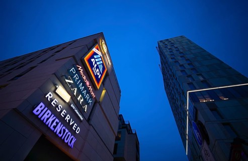Advertising for shopping chains at Milaneo, Birkenstock, Aldi Süd, Mediamarkt, Primark, Reserved,